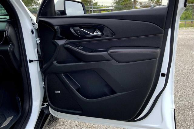 Photo of 2022 Summit White Chevrolet Traverse