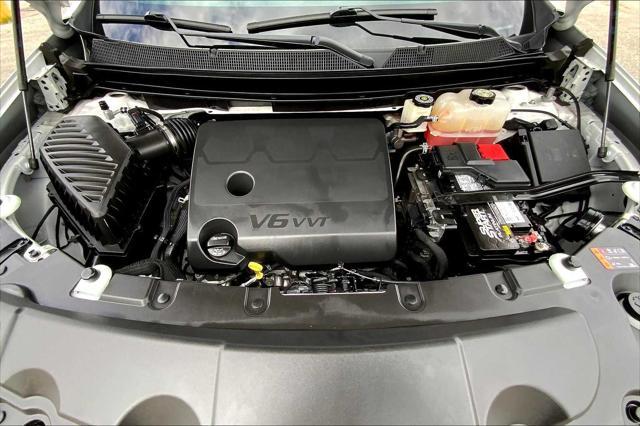 Photo of 2022 Summit White Chevrolet Traverse