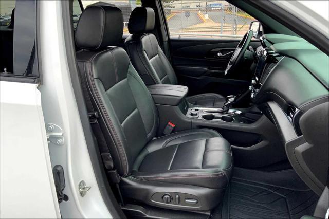 Photo of 2022 Summit White Chevrolet Traverse