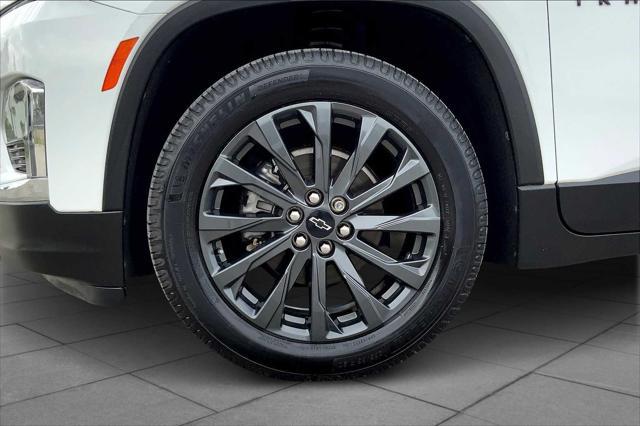 Photo of 2022 Summit White Chevrolet Traverse