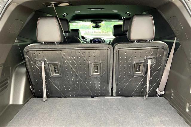 Photo of 2022 Summit White Chevrolet Traverse