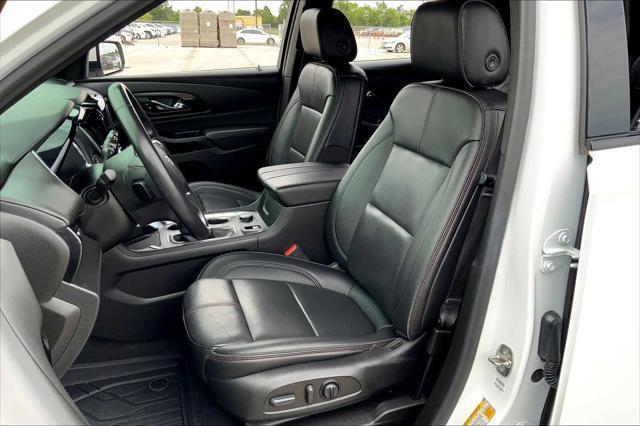 Photo of 2022 Summit White Chevrolet Traverse