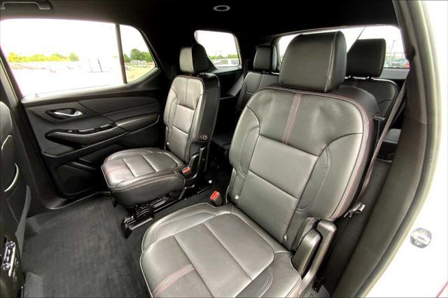Photo of 2022 Summit White Chevrolet Traverse