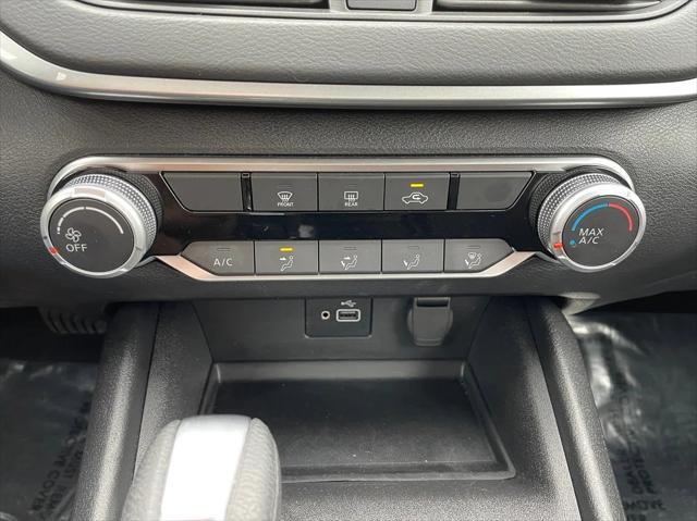Photo of 2024 Super Black Nissan Altima