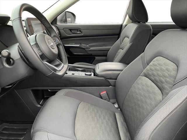 Photo of 2024 Gun Metallic Nissan Pathfinder