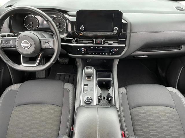 Photo of 2024 Gun Metallic Nissan Pathfinder