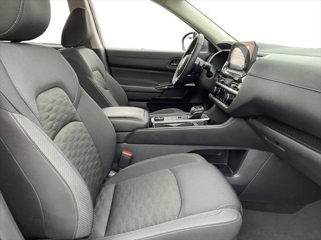 Photo of 2024 Gun Metallic Nissan Pathfinder