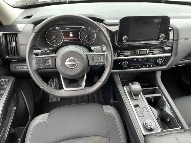 Photo of 2024 Gun Metallic Nissan Pathfinder