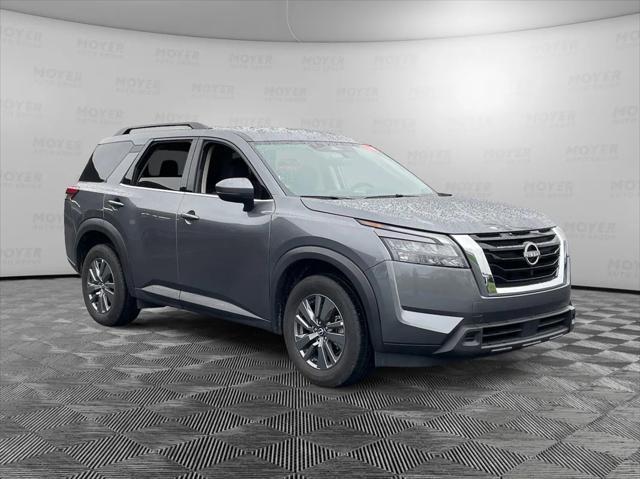 Photo of 2024 Gun Metallic Nissan Pathfinder