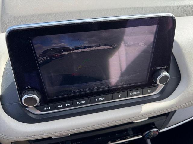 Photo of 2023 Pearl White Tricoat Nissan Rogue