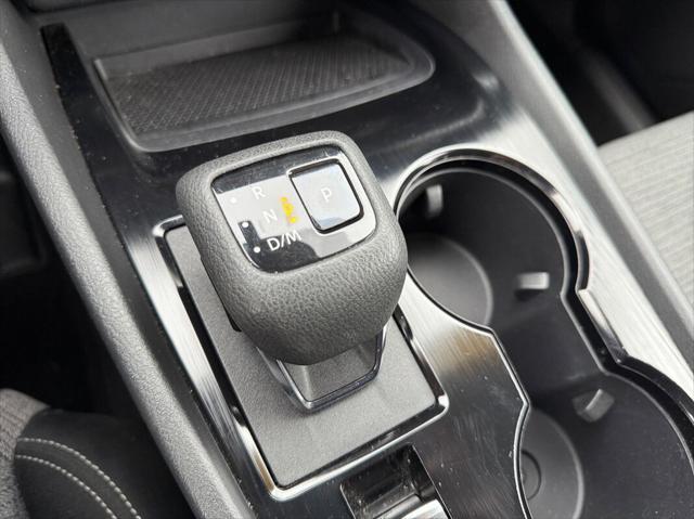 Photo of 2022 Pearl White Tricoat Nissan Rogue