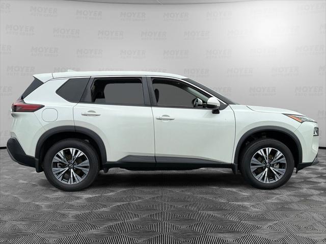 Photo of 2022 Pearl White Tricoat Nissan Rogue