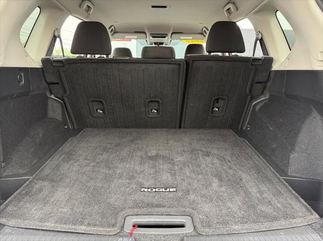 Photo of 2022 Pearl White Tricoat Nissan Rogue