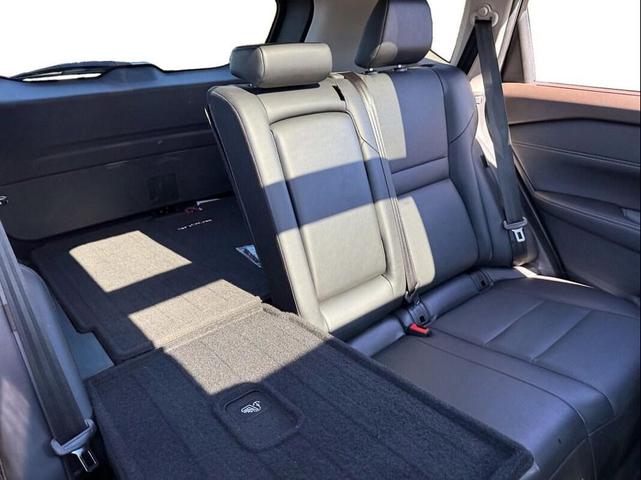 Photo of 2022 Super Black Nissan Rogue