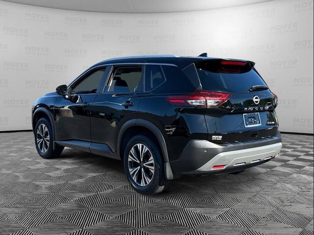 Photo of 2022 Super Black Nissan Rogue