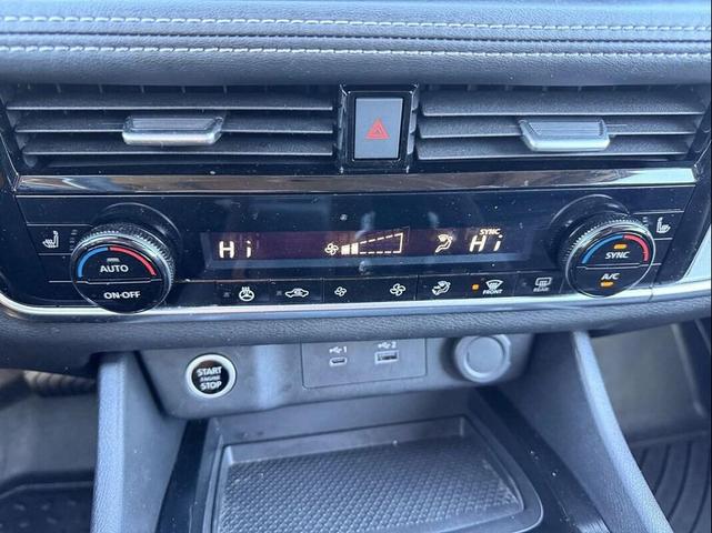 Photo of 2022 Super Black Nissan Rogue