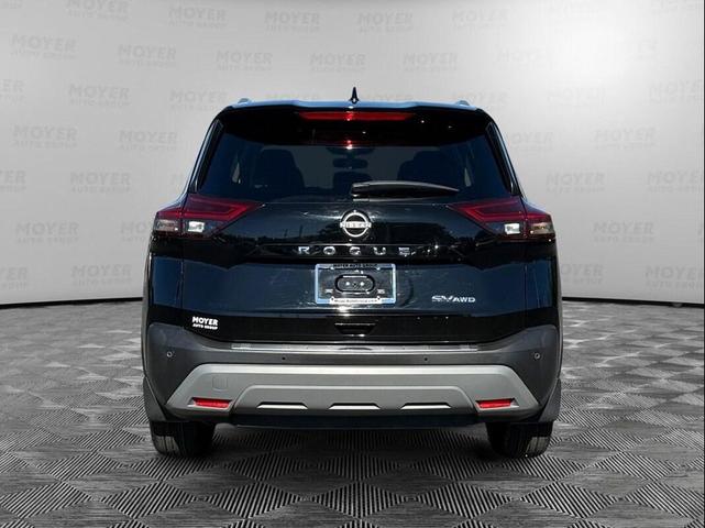 Photo of 2022 Super Black Nissan Rogue