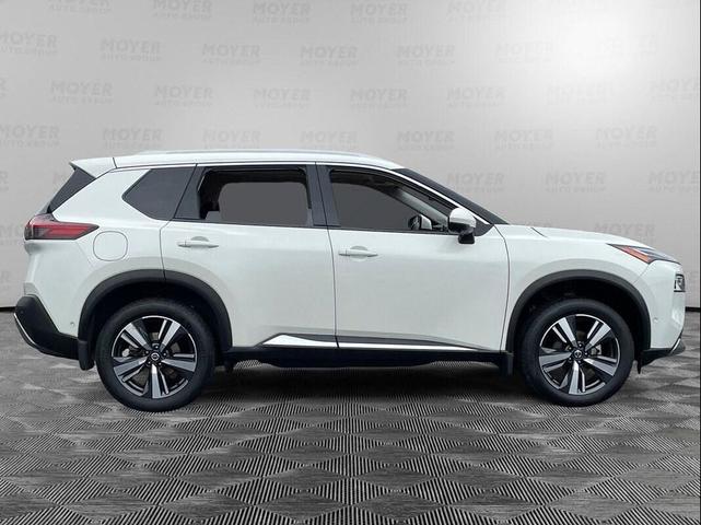 Photo of 2021 Pearl White Tricoat Nissan Rogue
