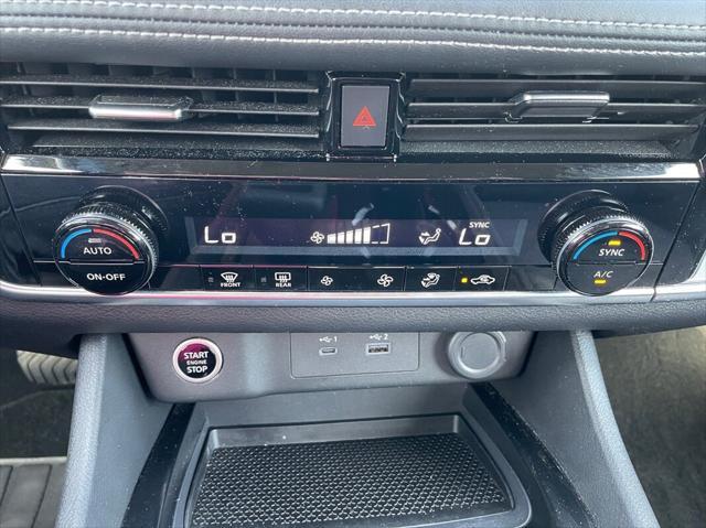 Photo of 2021 Super Black Nissan Rogue