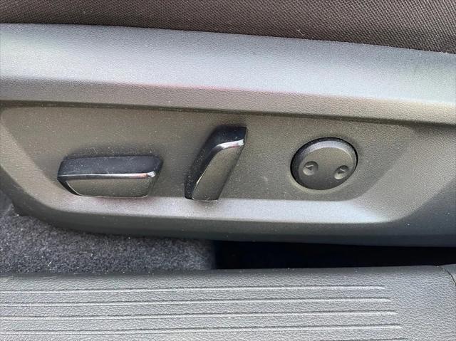 Photo of 2021 Super Black Nissan Rogue