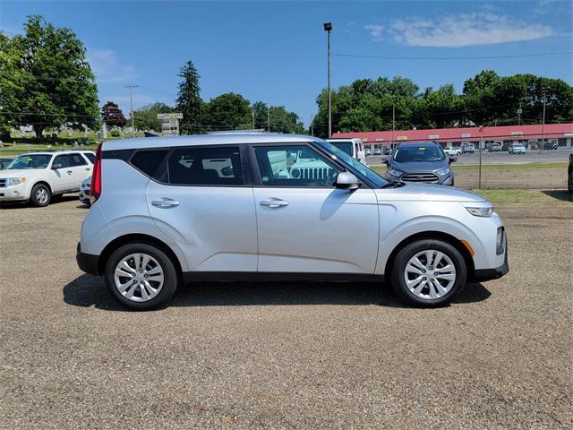 Photo of 2021 Sparkling Silver Kia Soul