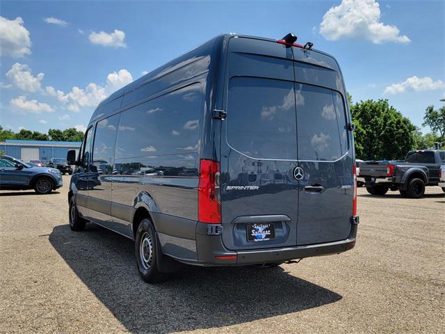 Photo of 2019 Steel Blue Mercedes-Benz Sprinter 2500
