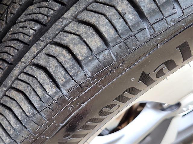 Photo of 2022 Diamond Black Crystal Pearlcoat Jeep Cherokee