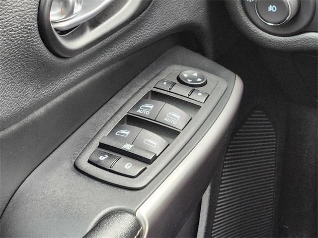 Photo of 2022 Diamond Black Crystal Pearlcoat Jeep Cherokee