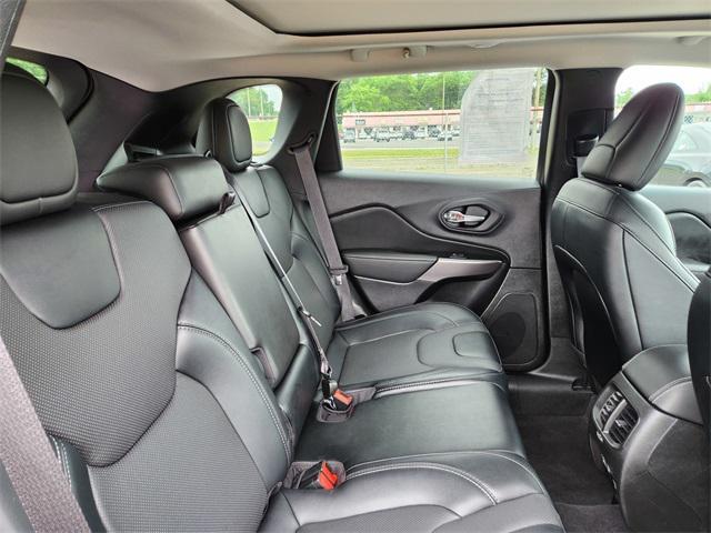 Photo of 2022 Diamond Black Crystal Pearlcoat Jeep Cherokee