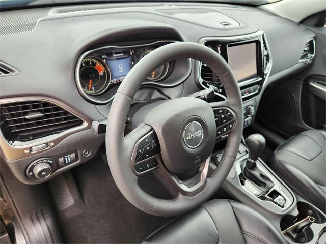 Photo of 2022 Diamond Black Crystal Pearlcoat Jeep Cherokee