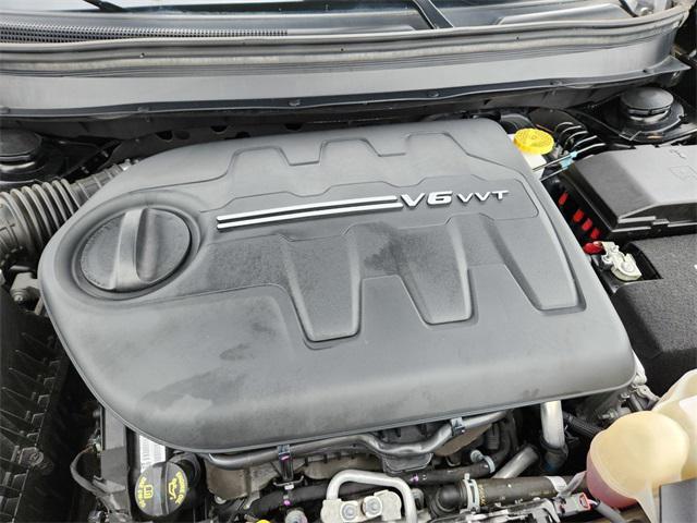Photo of 2022 Diamond Black Crystal Pearlcoat Jeep Cherokee