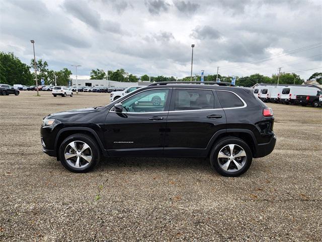Photo of 2022 Diamond Black Crystal Pearlcoat Jeep Cherokee