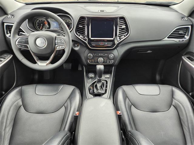 Photo of 2022 Diamond Black Crystal Pearlcoat Jeep Cherokee