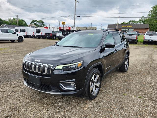 Photo of 2022 Diamond Black Crystal Pearlcoat Jeep Cherokee