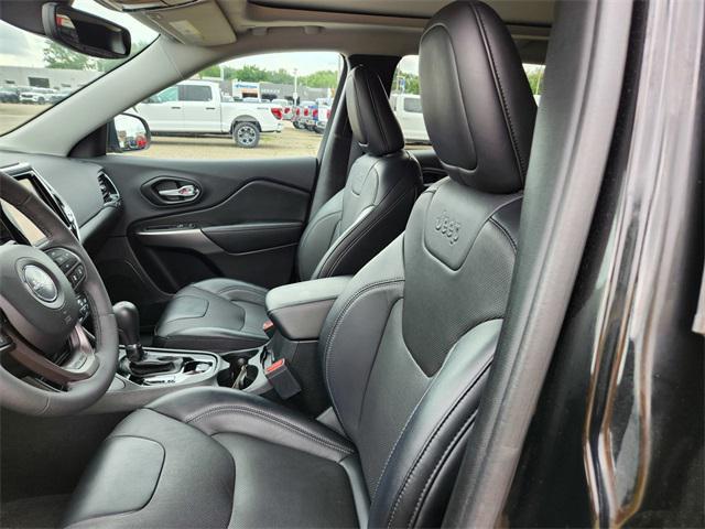 Photo of 2022 Diamond Black Crystal Pearlcoat Jeep Cherokee
