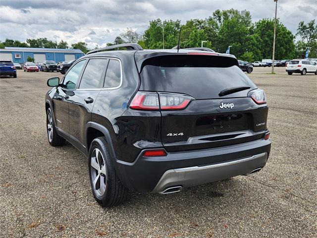 Photo of 2022 Diamond Black Crystal Pearlcoat Jeep Cherokee