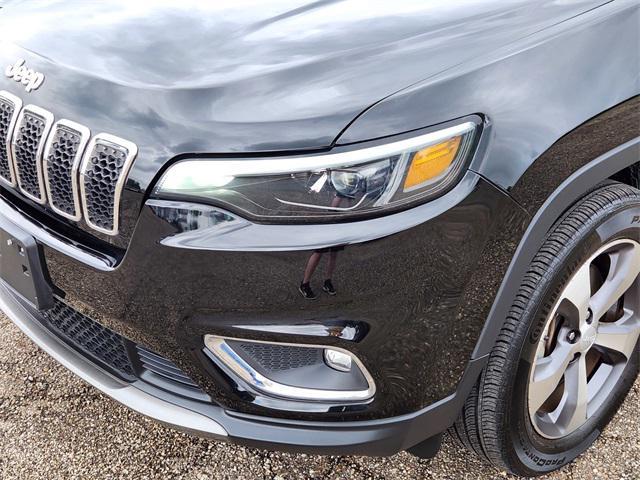 Photo of 2022 Diamond Black Crystal Pearlcoat Jeep Cherokee