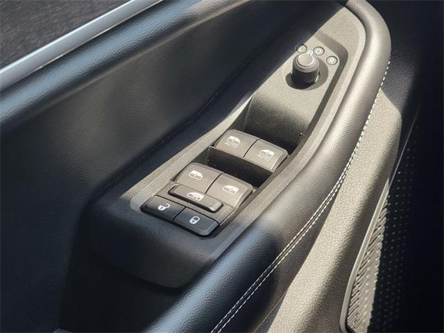 Photo of 2021 Silver Zynith Jeep Grand Cherokee L