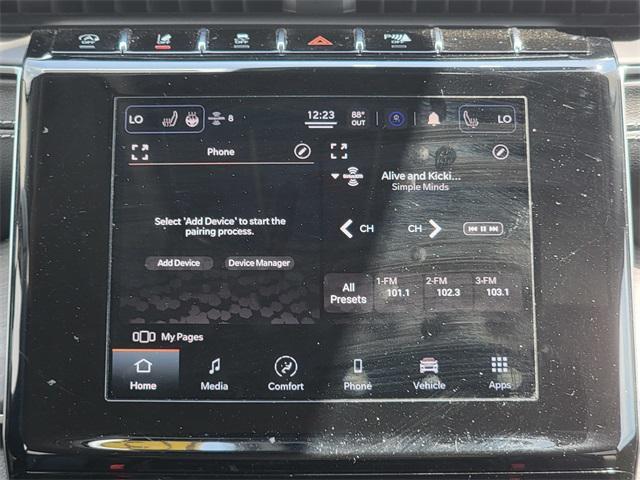 Photo of 2021 Silver Zynith Jeep Grand Cherokee L