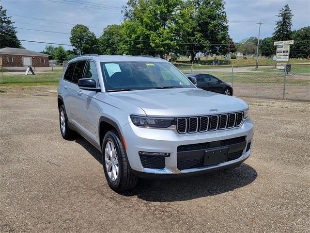Photo of 2021 Silver Zynith Jeep Grand Cherokee L