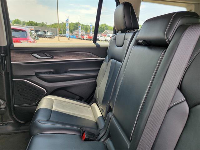 Photo of 2021 Silver Zynith Jeep Grand Cherokee L