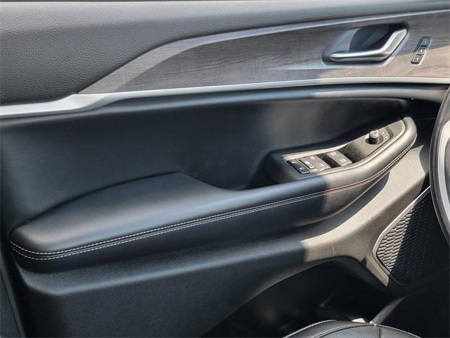Photo of 2021 Silver Zynith Jeep Grand Cherokee L