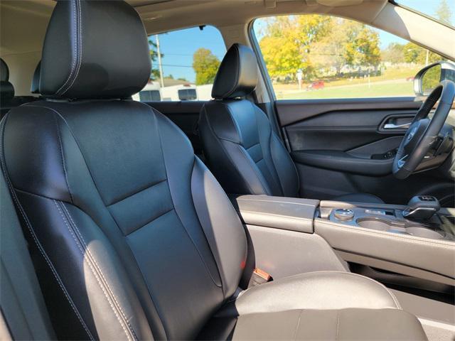 Photo of 2022 Gun Metallic Nissan Rogue