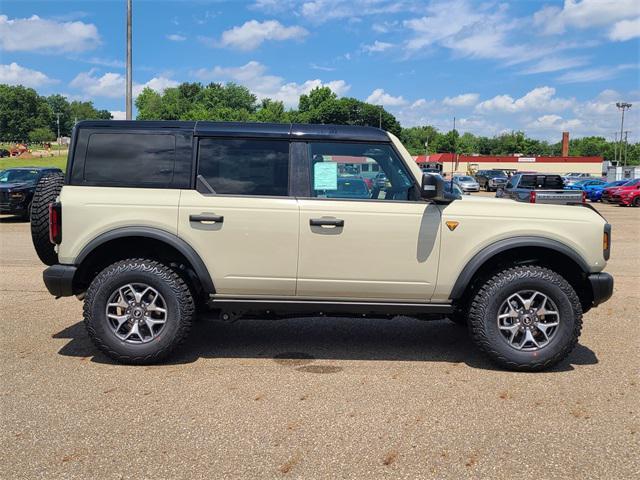 Photo of 2025 Desert Sand Ford Bronco