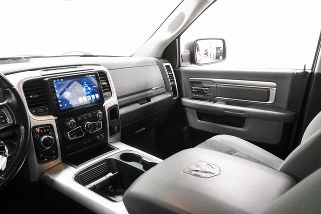 Photo of 2018 Brilliant Black Crystal Pearlcoat RAM 1500