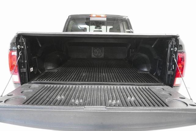 Photo of 2018 Brilliant Black Crystal Pearlcoat RAM 1500