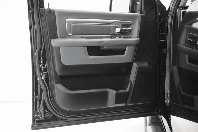Photo of 2018 Brilliant Black Crystal Pearlcoat RAM 1500