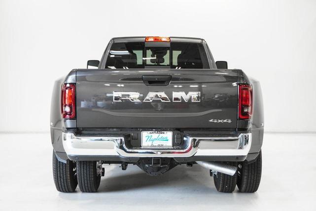 Photo of 2025 Granite Crystal Metallic Clearcoat RAM 3500