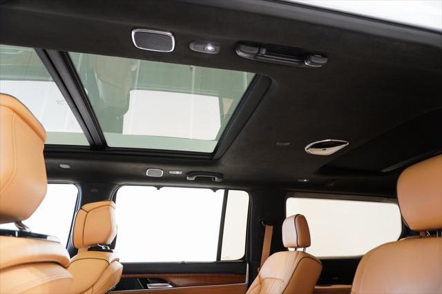 Photo of 2023 Bright White Clearcoat Jeep Grand Wagoneer