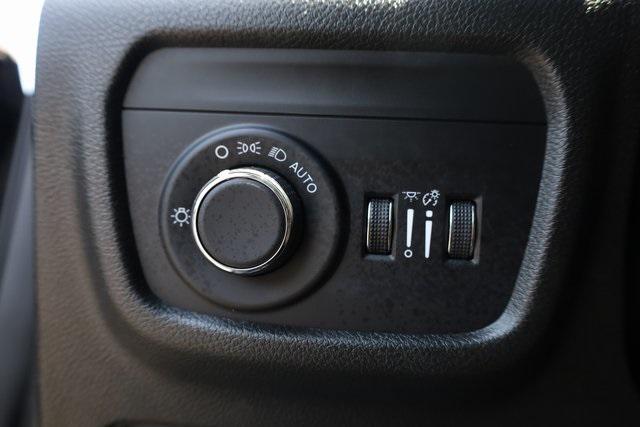 Photo of 2024 Diamond Black Crystal Pearlcoat Jeep Grand Cherokee